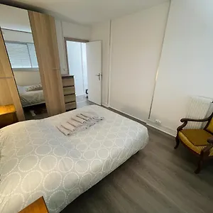 https://tour-eiffel-cambronne-3apartment.fr-paris.fr